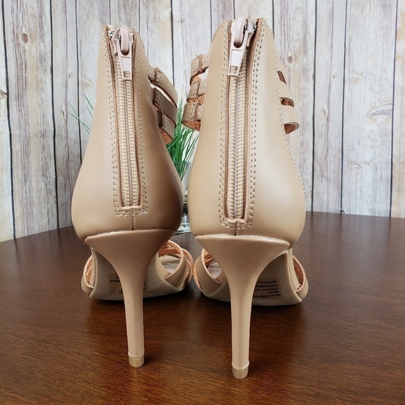 New BCBGENERATION Tan Heels sz 8 - Picture 4 of 5